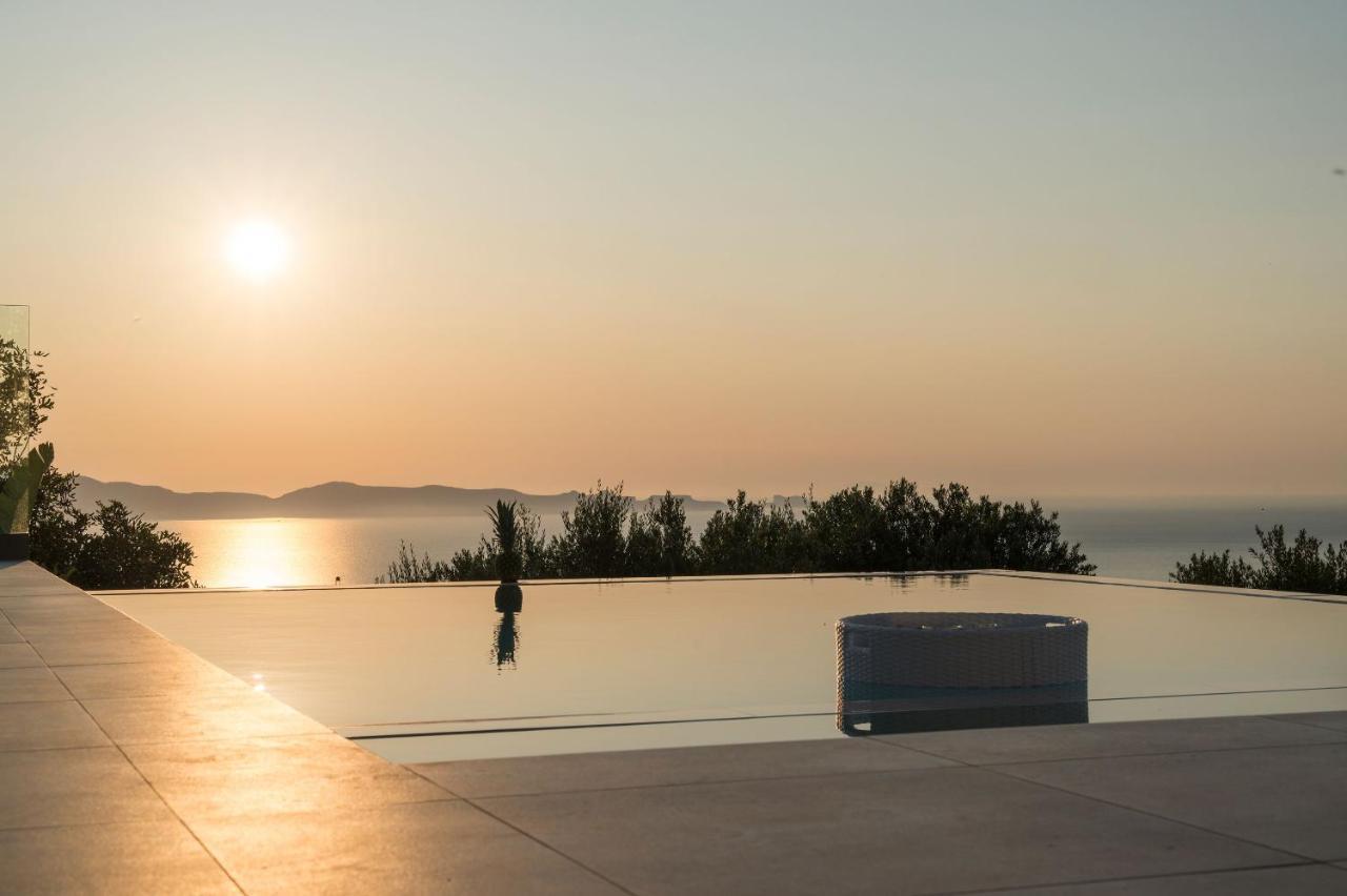 Villa Ekphrasis With Sea View And Jacuzzi Ravdhoúkha Exterior foto
